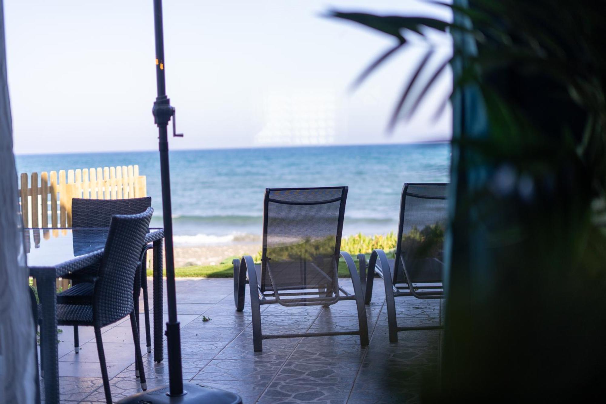 Beach House At Seafront Villa Meneou Luaran gambar