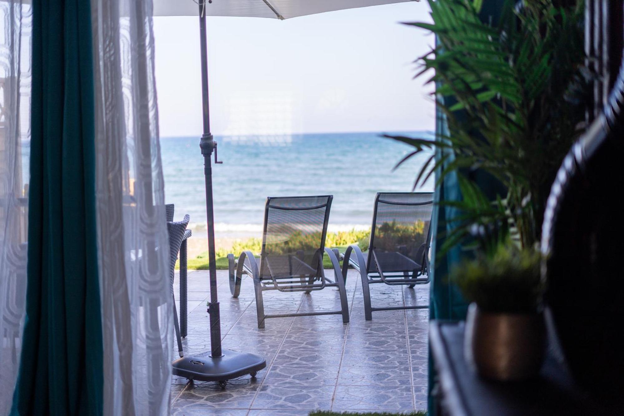 Beach House At Seafront Villa Meneou Luaran gambar
