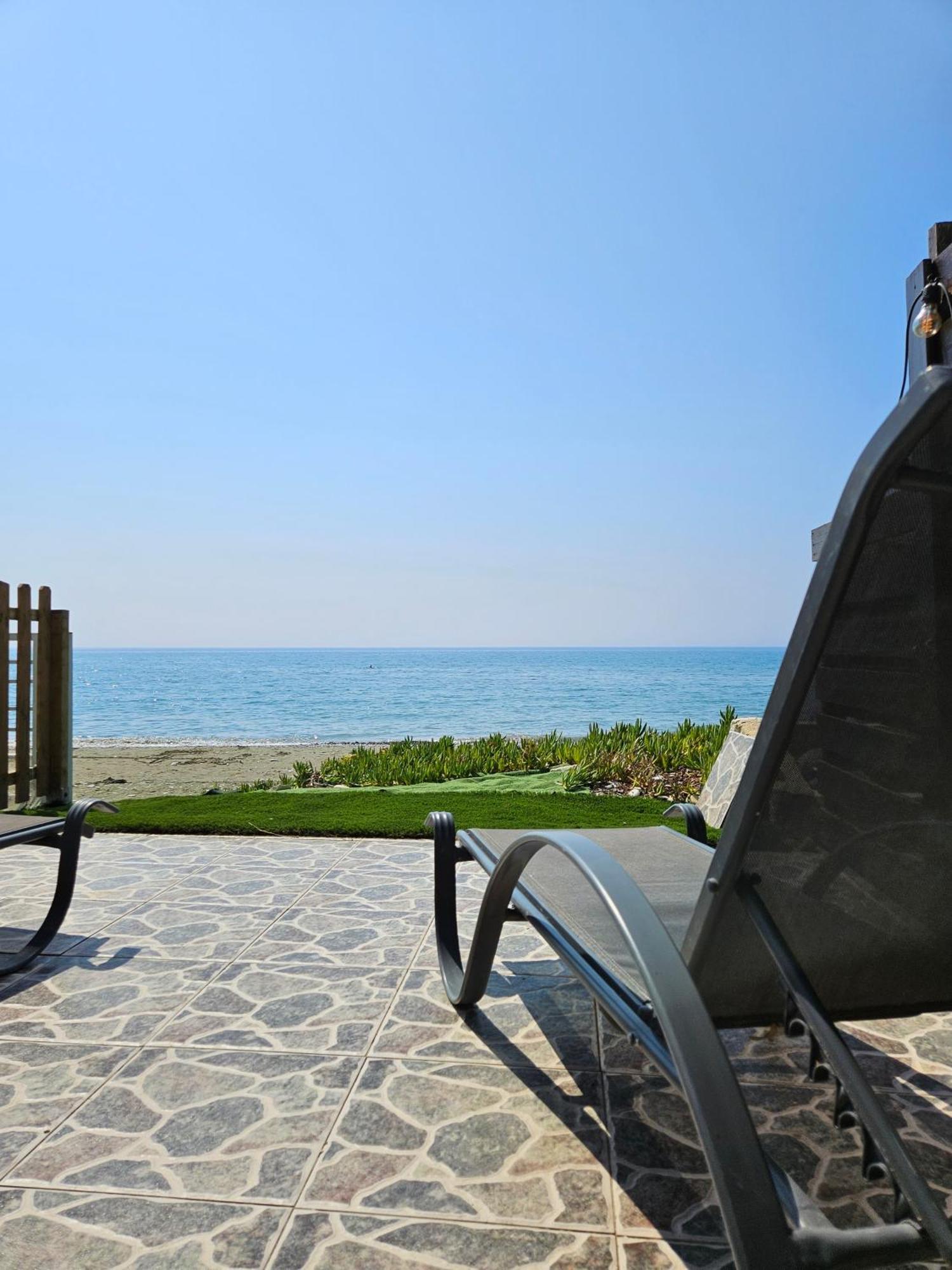 Beach House At Seafront Villa Meneou Luaran gambar