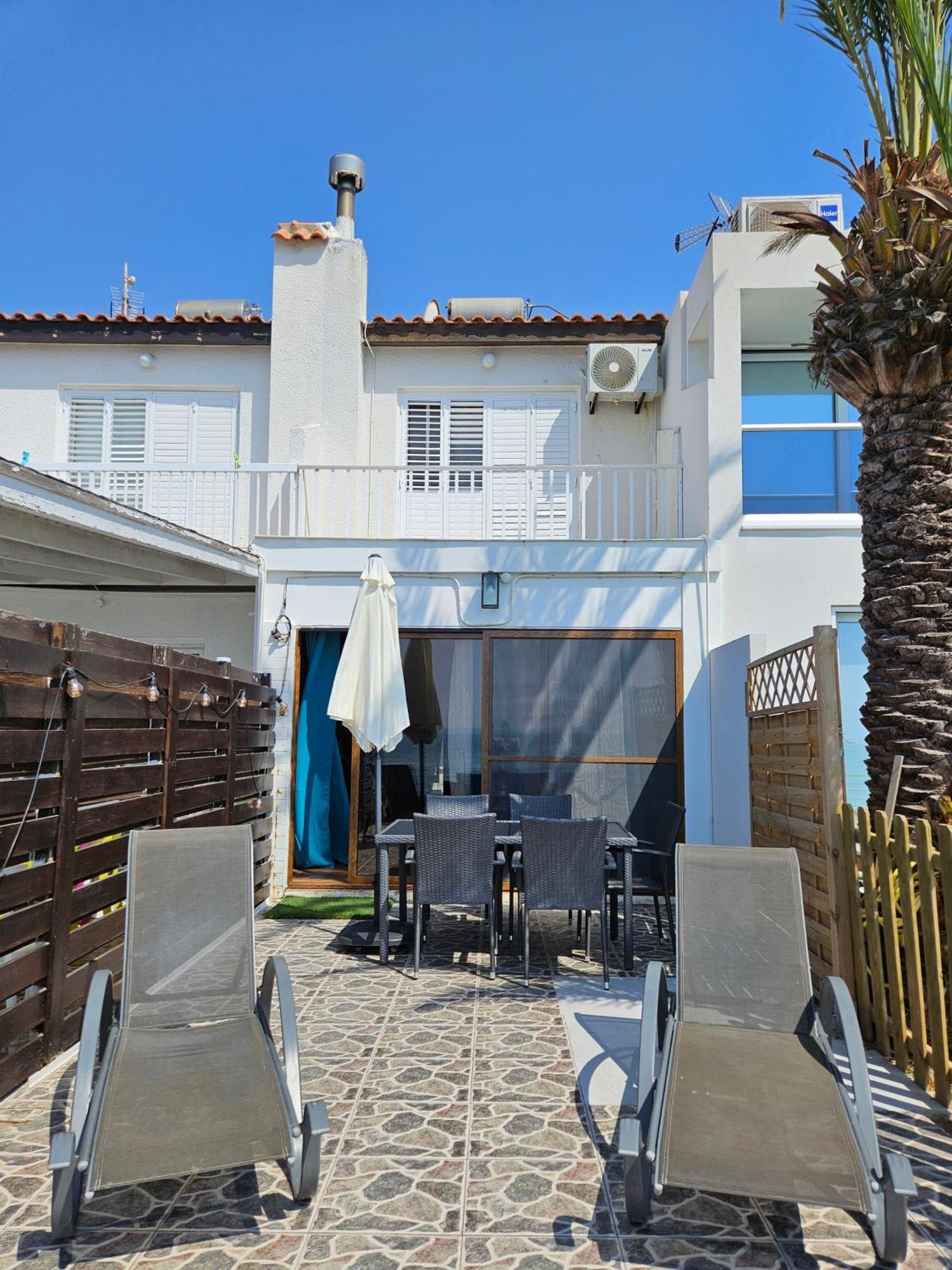 Beach House At Seafront Villa Meneou Luaran gambar